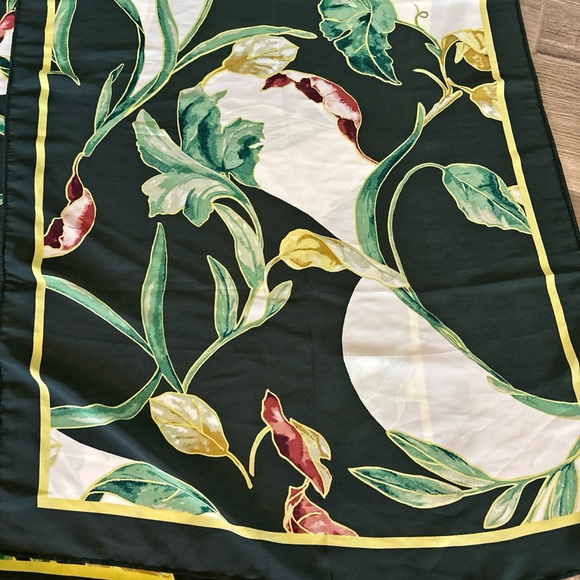 White House Black Market Women's Scarf Green Floral Tag - Picture 3 of 5